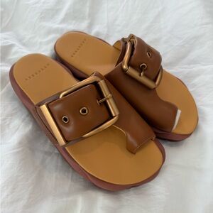 4CCCCEES Mellow Glow Flip Flops in Brown NWOT 0201